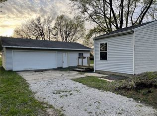 357 N Fieldcrest Rd, Decatur, IL 62522