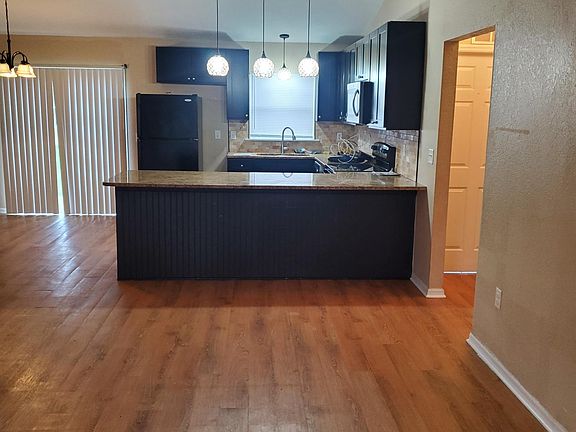 3rd image of 609 Muskrat Dr