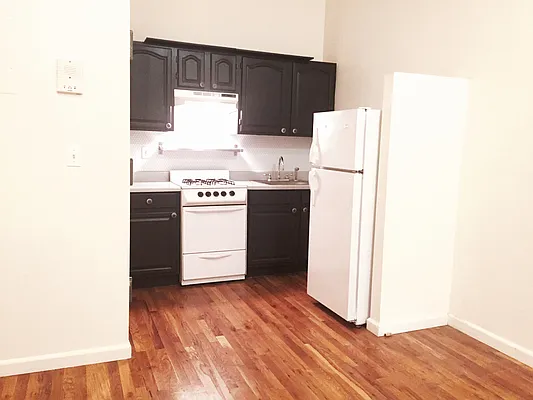 Rented by Sunrise Real Estate | media 37