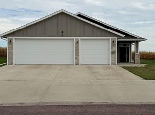 204 Duck Trl, Hartford, SD 57033