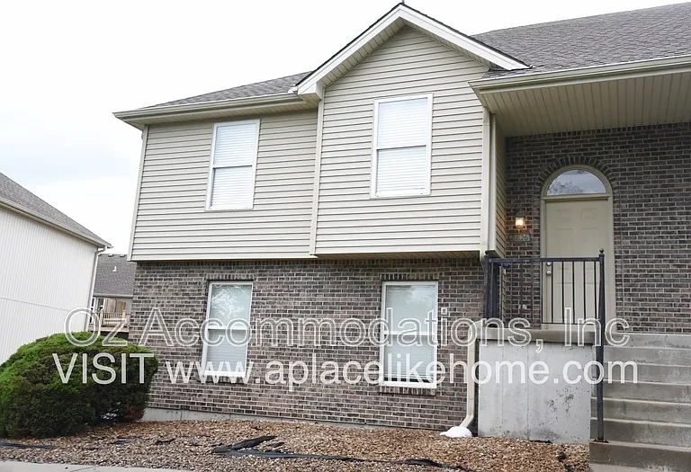 8626 N Cleveland Ln — Photo 1