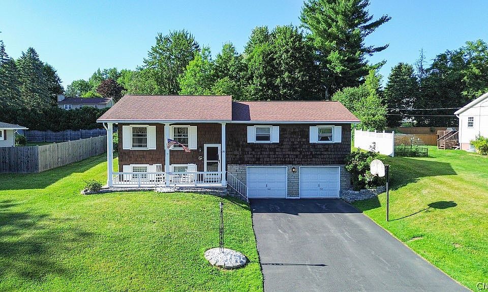 1st image of 20 Clarion Dr