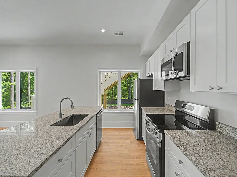 10205 Sorrel Ave — Photo 9