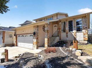 31 SE Edgepark Way NW, Calgary, AB T3A 4G7