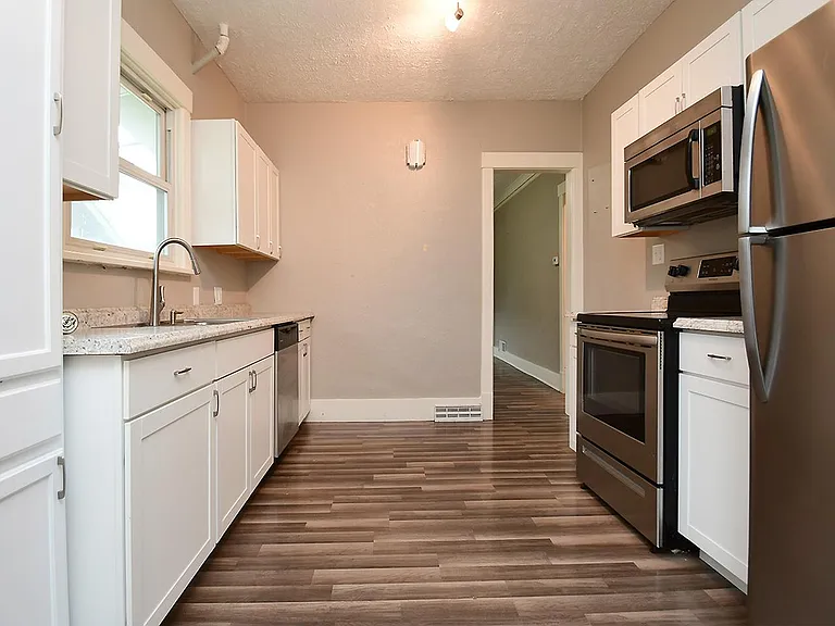 2723 Newport Ave — Photo 21