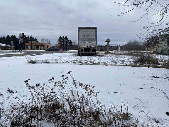 5th image of 400 W Us Highway 2