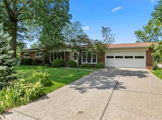 555 Geders Ln, Saint Louis, MO 63122