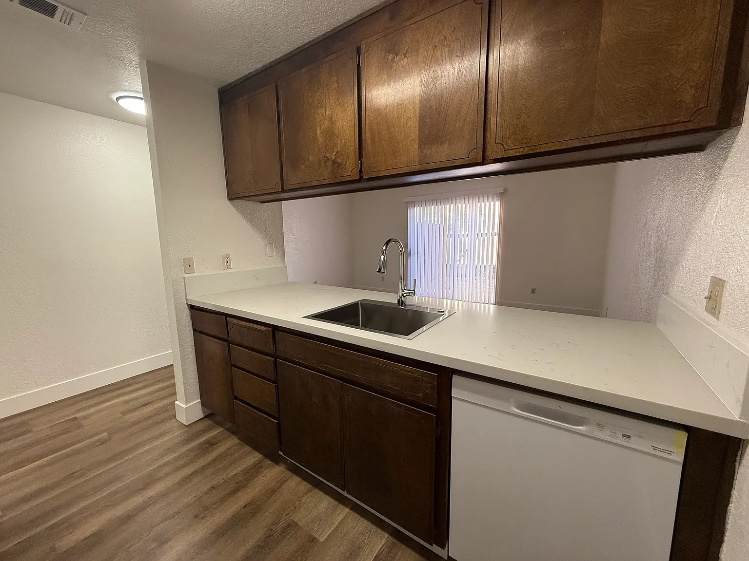 2 bed, 1.5 bath, 983 sqft, $1,750 — Photo 3