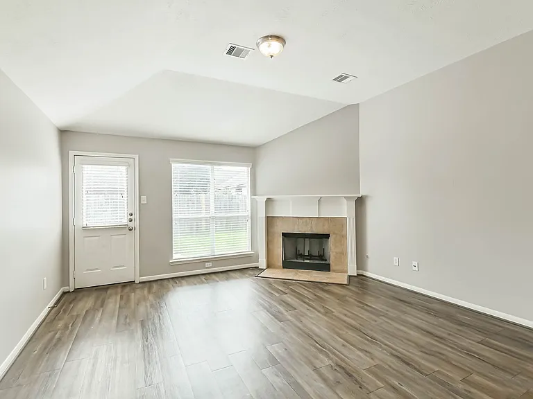 13831 Hillingdale Ln — Photo 6
