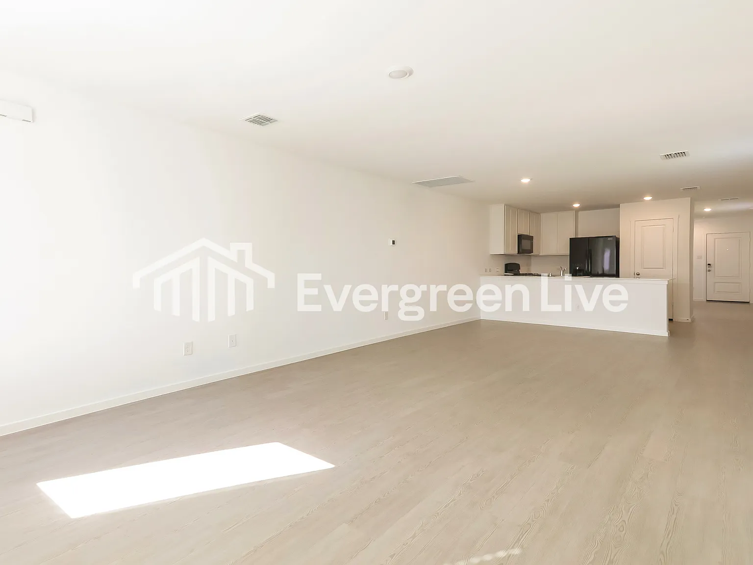 4 bed, 2.0 bath, 1656 sqft, $1,745 — Photo 4