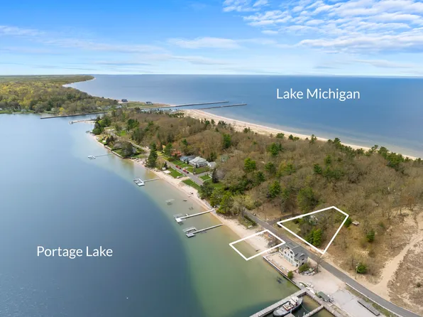 8468 S Portage Point Dr, Onekama, MI 49675