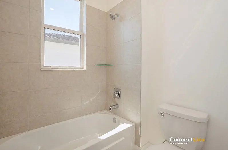 4 bed, 3.0 bath, 2928 sqft, $6,600 — Photo 3