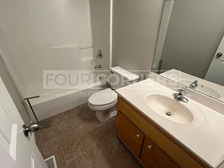 1336 E Main St #G — Photo 6