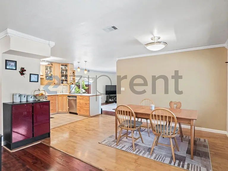 7525 Hazelnut Dr — Photo 11