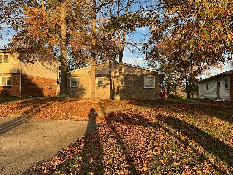 2nd image of 200-204 Melody Ln