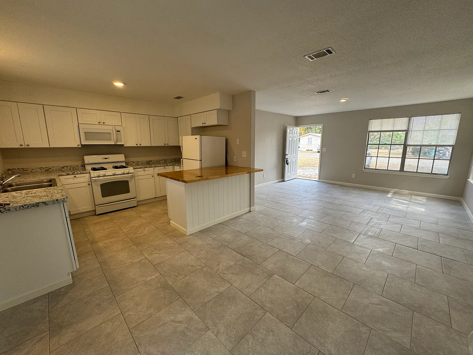 3 bed, 1.5 bath, 800 sqft, $1,250 — Photo 2