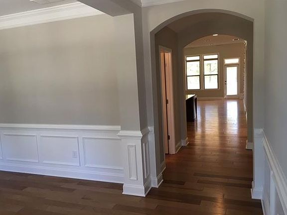 4th image of 628 Atwater Dr