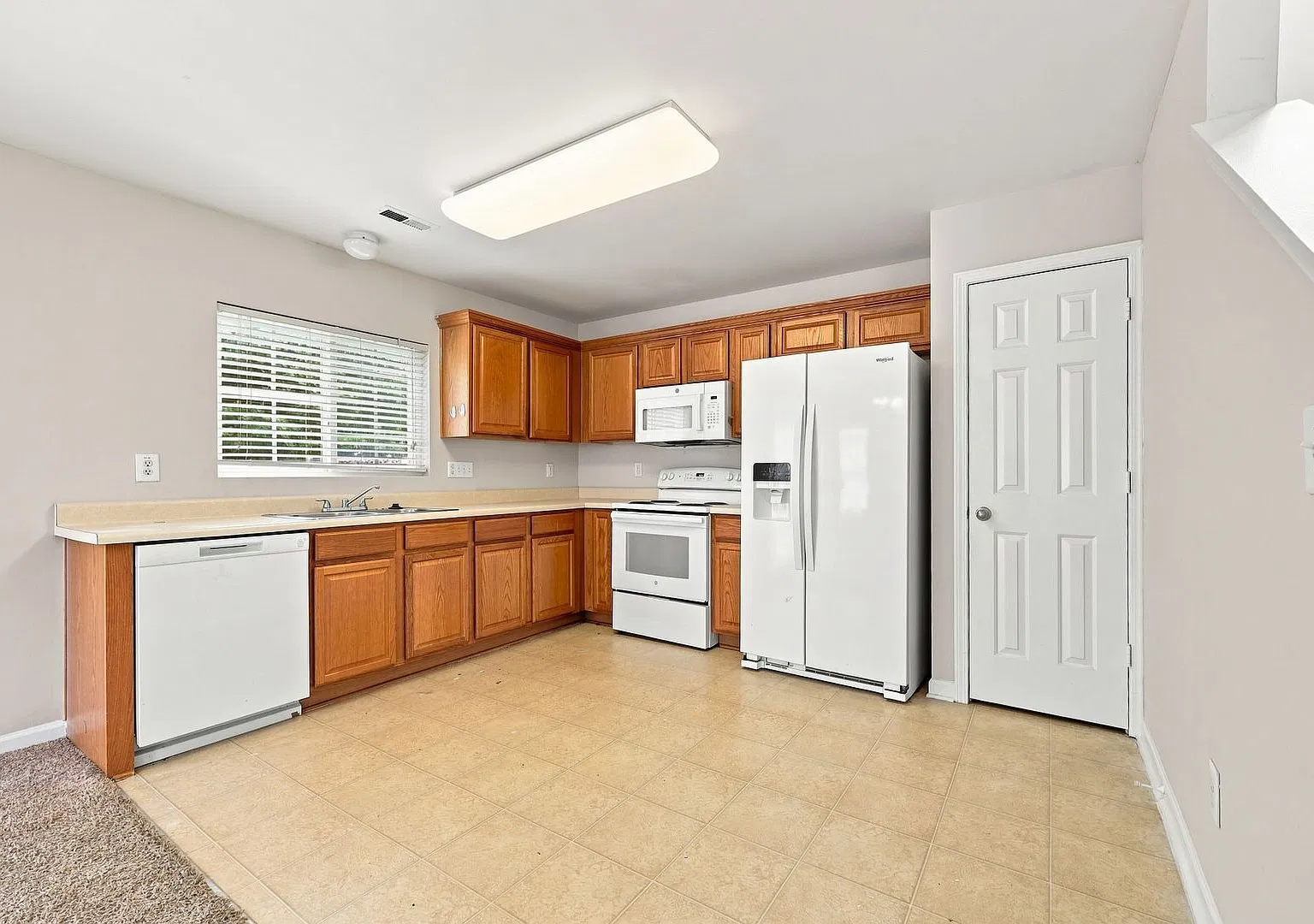 Charming 3-Bedroom Home with Spacious Backyard & Garage in Raleigh — Photo 3