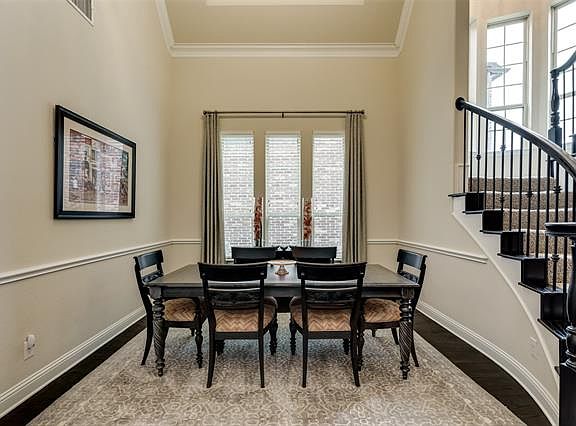 5th image of 7105 Yardley Ln