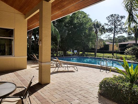 2nd image of 930 La Costa Cir Unit 6
