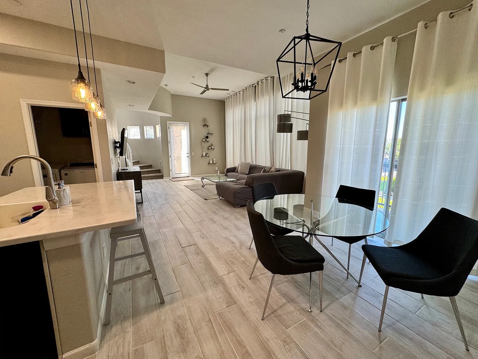 2 bed, 2.5 bath, 1484 sqft, $2,300 — Photo 2