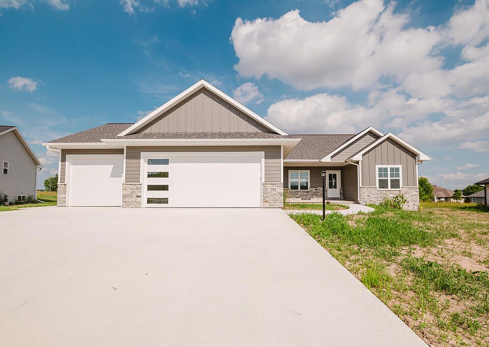 1st image of 581 Emerald Isle Ct