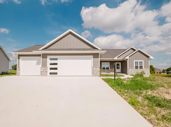 581 Emerald Isle Ct, Wrightstown, WI 54180