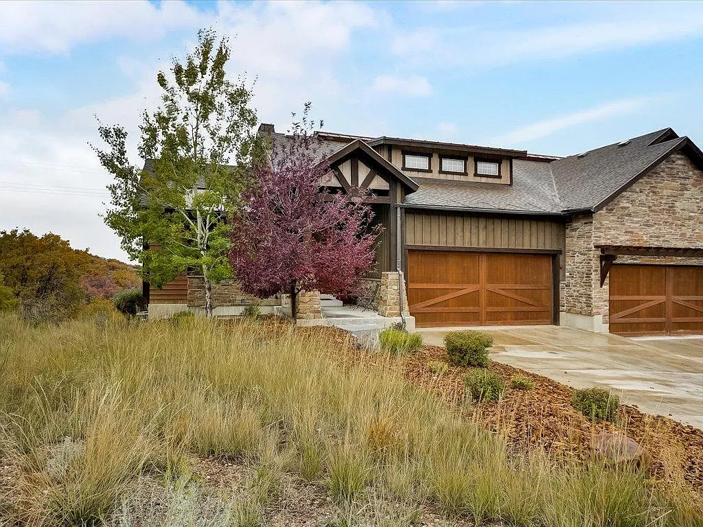3 bed, 2.5 bath, 2700 sqft, $4,500 — Photo 3