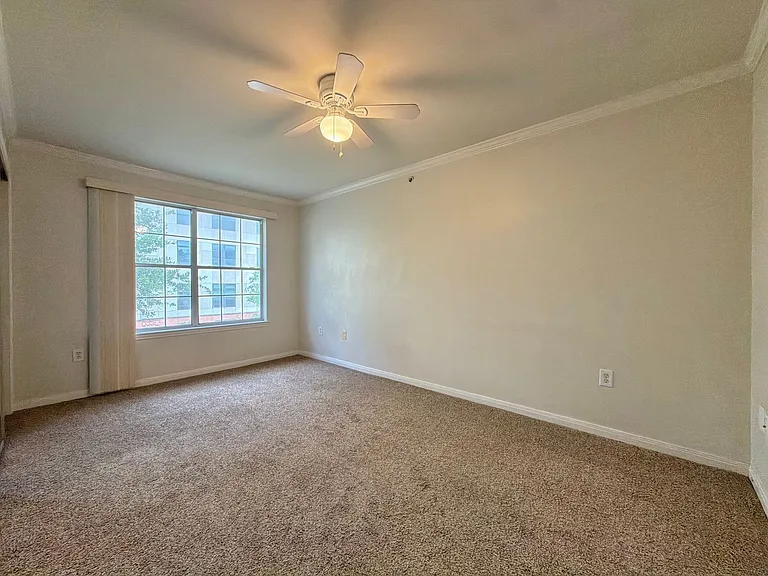 501 W 26th St #308 — Photo 14