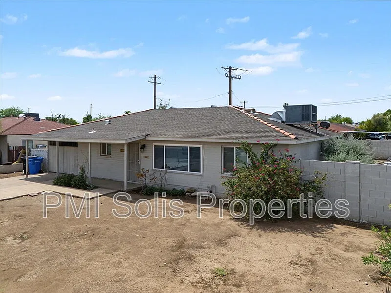 3 bed, 2.5 bath, 1200 sqft, $1,800 — Photo 1