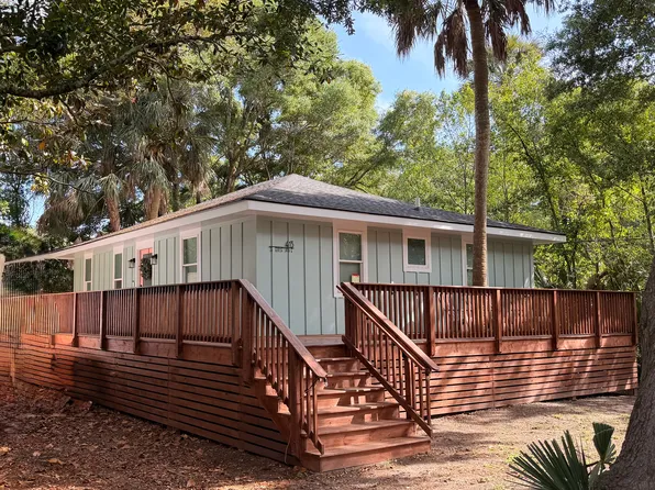 413 E Erie Ave, Folly Beach, SC 29439
