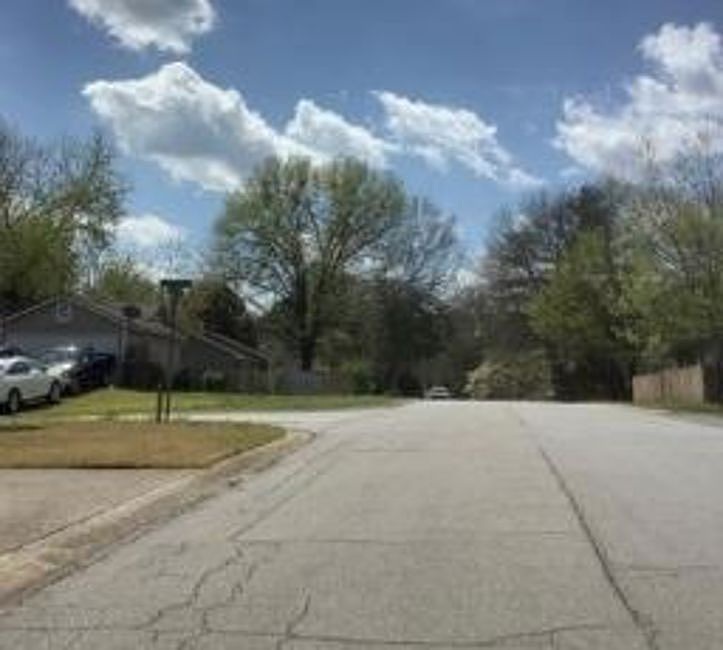 Exterior Neighborhood (street photo)