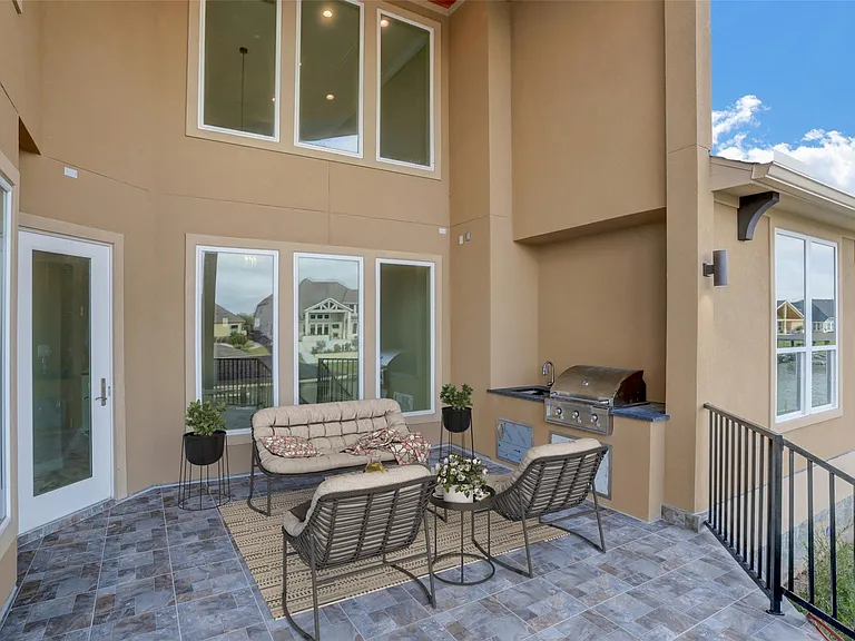 502 Amalfi Dr — Photo 33