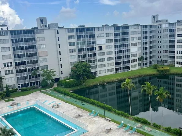 1780 191st St APT 704-2, Miami, FL 33179