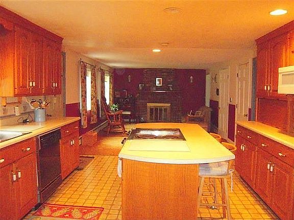 Kitchen to Family Rm