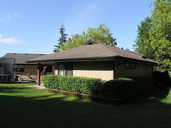 2nd image of 10453 NE 28th Pl