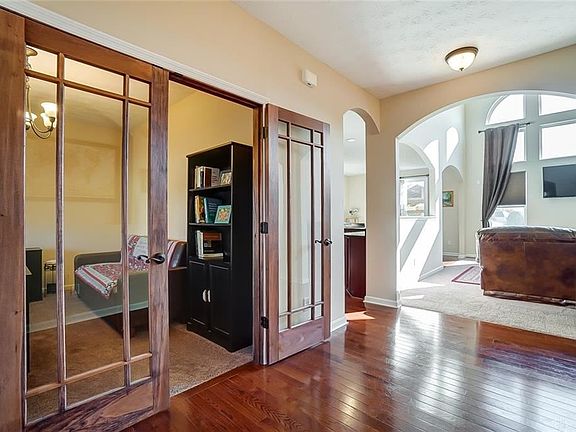 5th image of 3047 Burr Oak Dr