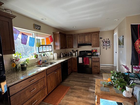 4th image of 303 S 7th St