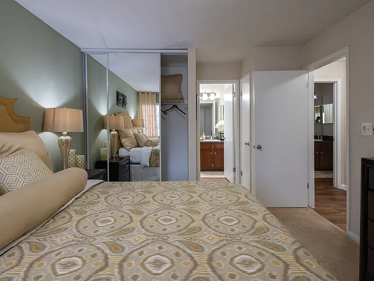 Chatsworth Apartments — Photo 9
