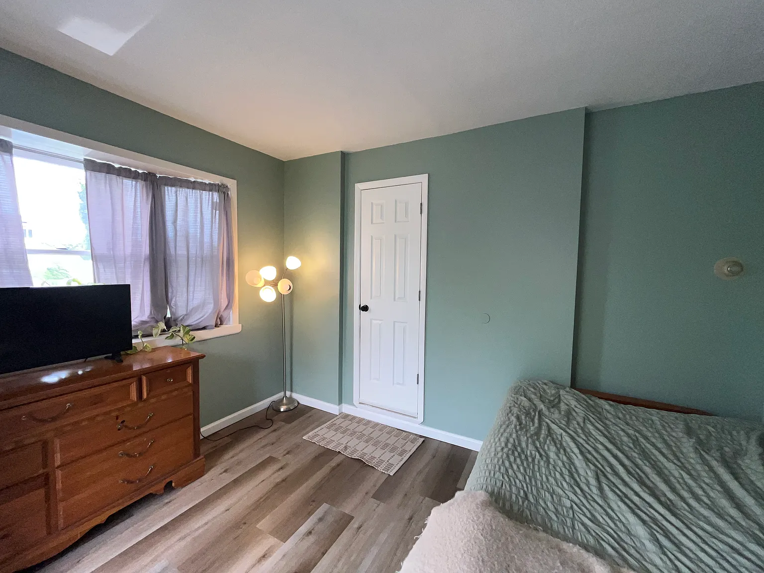 Glide Ln, Holtsville — Photo 1
