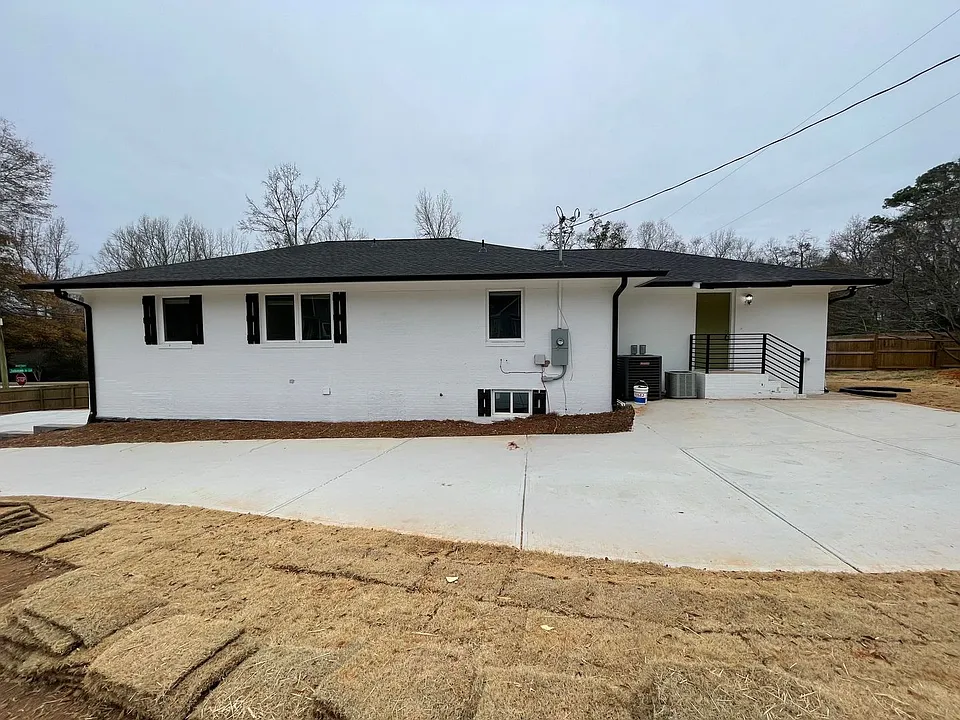 195 Barnett Shoals Rd #A