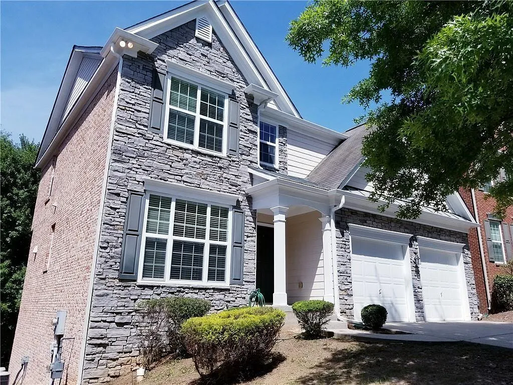 4 bed, 2.5 bath, 2154 sqft, $2,600 — Photo 2