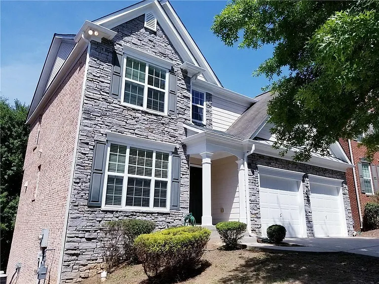 3363 Stoneham Dr — Photo 2