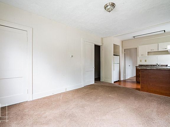 3rd image of 1225 Forsythe Ave #1225