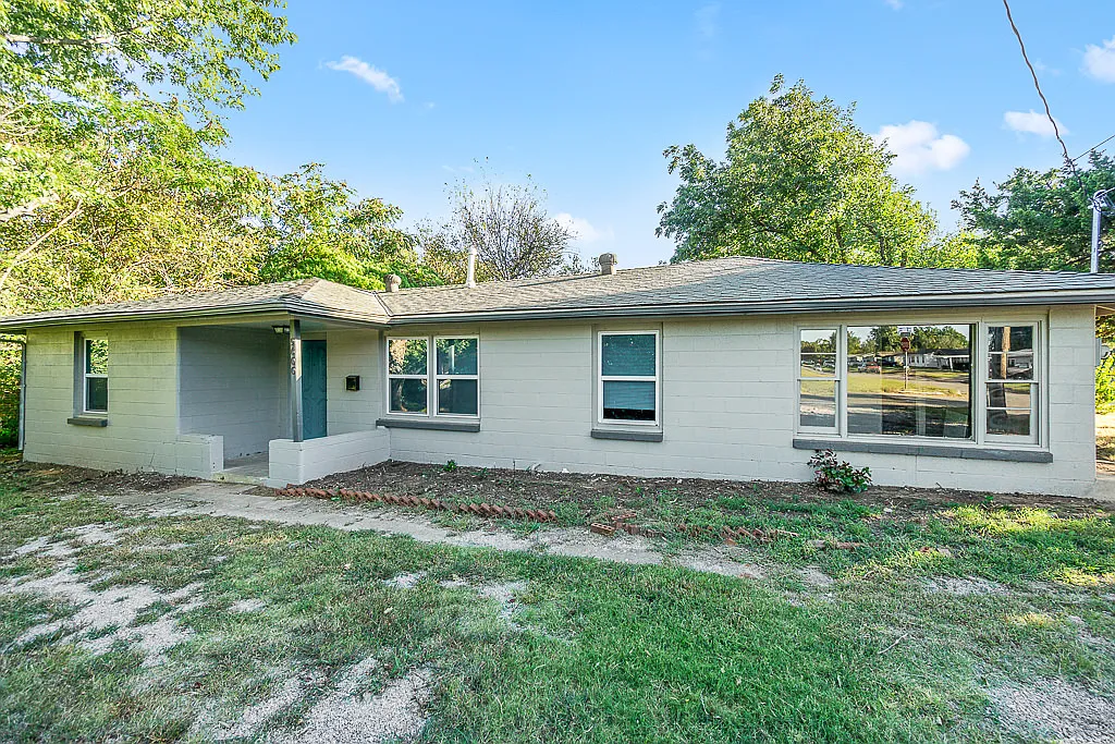 7 bed, 2106 sqft, $1,695 — Photo 2