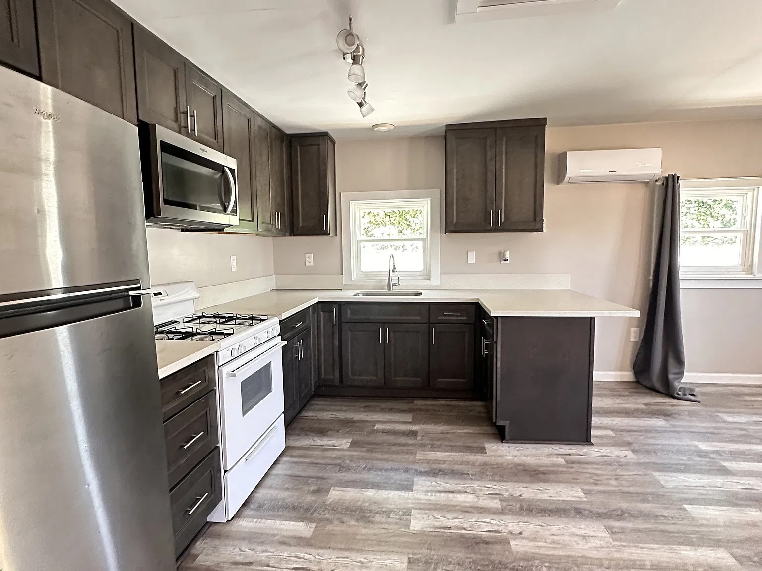 732 Twin Oaks Avenue - 1 — Photo 3