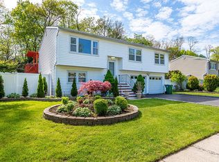33 Kingsbridge Dr, Edison, NJ