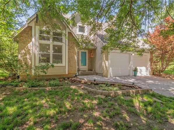 10418 Edgehill Dr, Kansas City, KS 66111