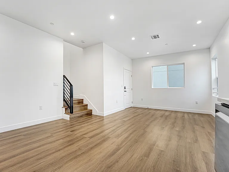 5346-5350 Oakland St — Photo 106