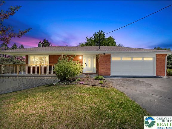 3rd image of 400 S Hokendauqua Dr